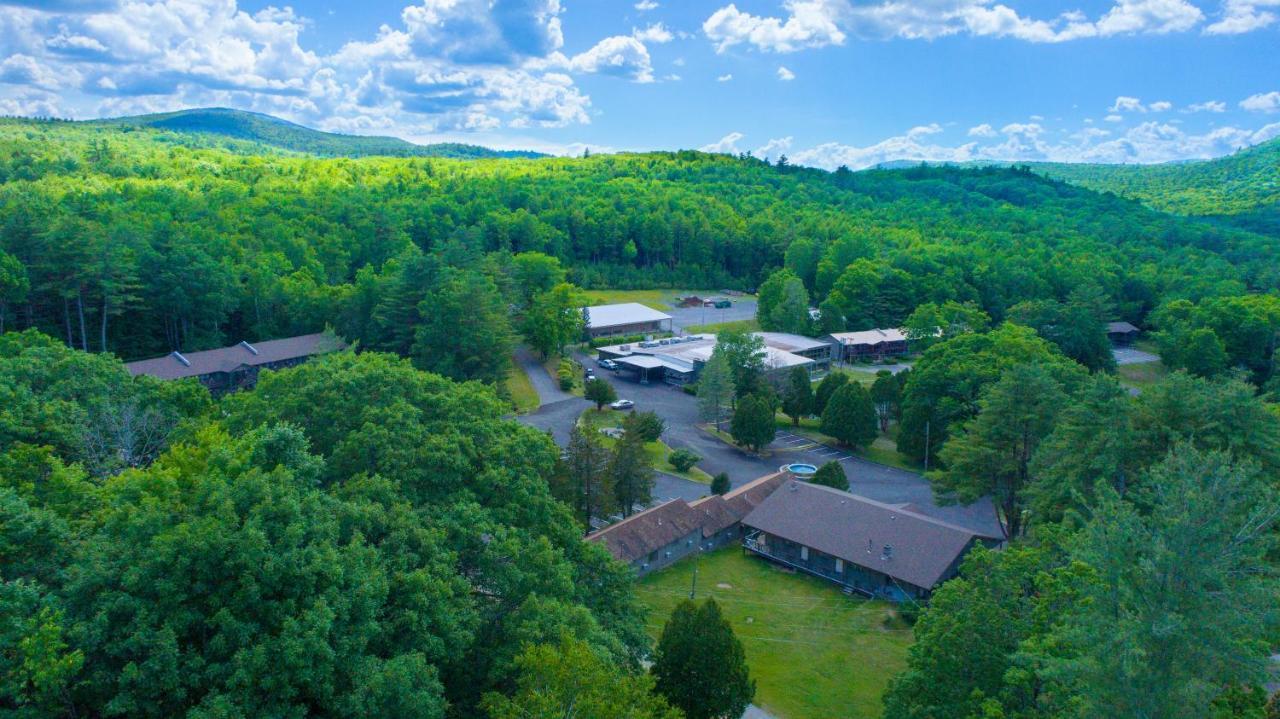 Roaring Brook Ranch Resort Lake George Exterior photo