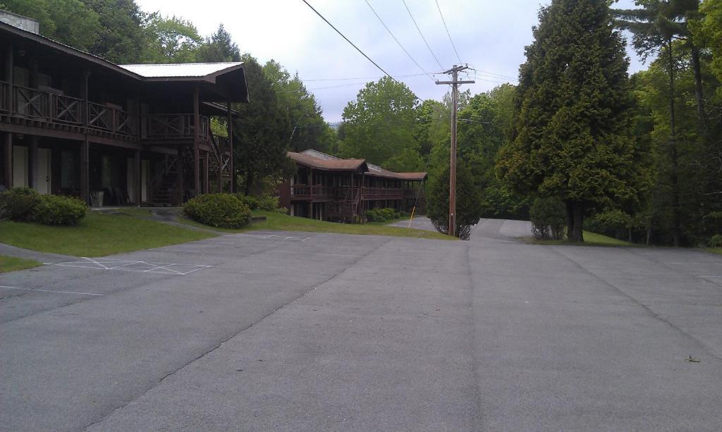 Roaring Brook Ranch Resort Lake George Exterior photo