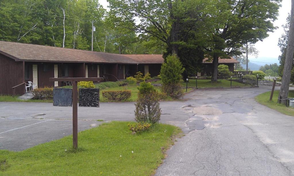 Roaring Brook Ranch Resort Lake George Exterior photo