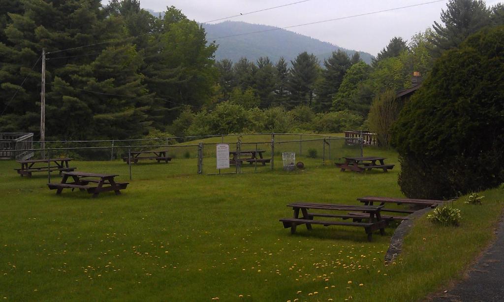 Roaring Brook Ranch Resort Lake George Exterior photo