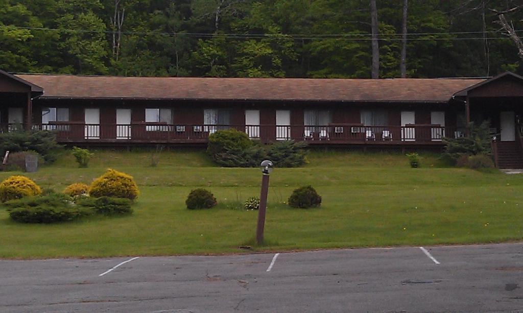 Roaring Brook Ranch Resort Lake George Exterior photo