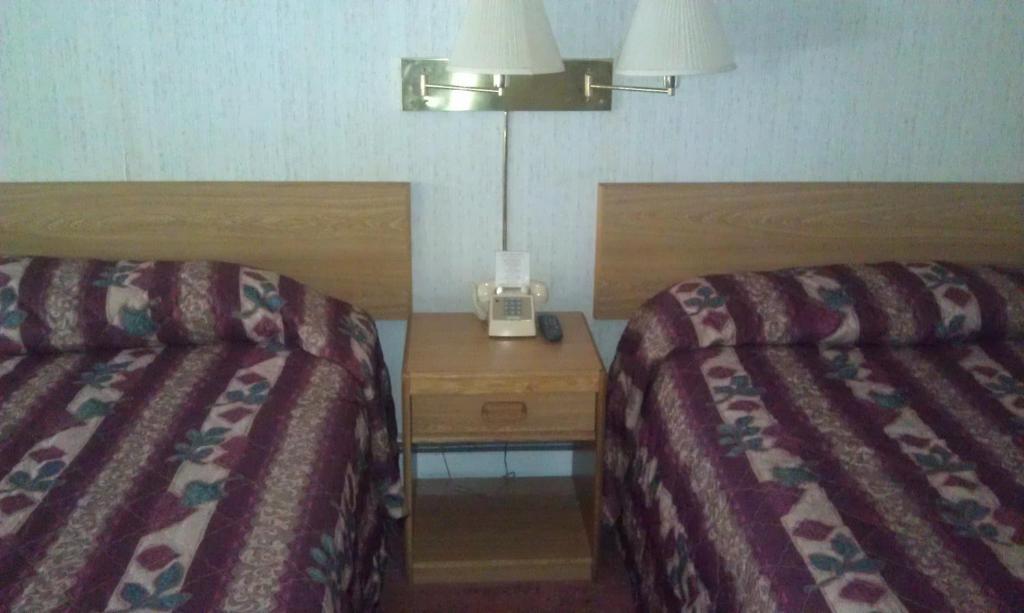 Roaring Brook Ranch Resort Lake George Room photo